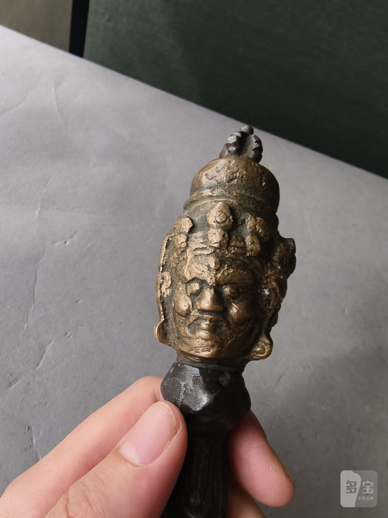 A metal bell (ghanta) and a phurbu - 图25